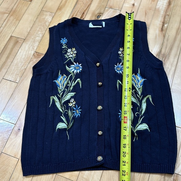 Alfred Dunner Vintage Floral Embroidered Button Up Sweater Vest - Picture 4 of 7